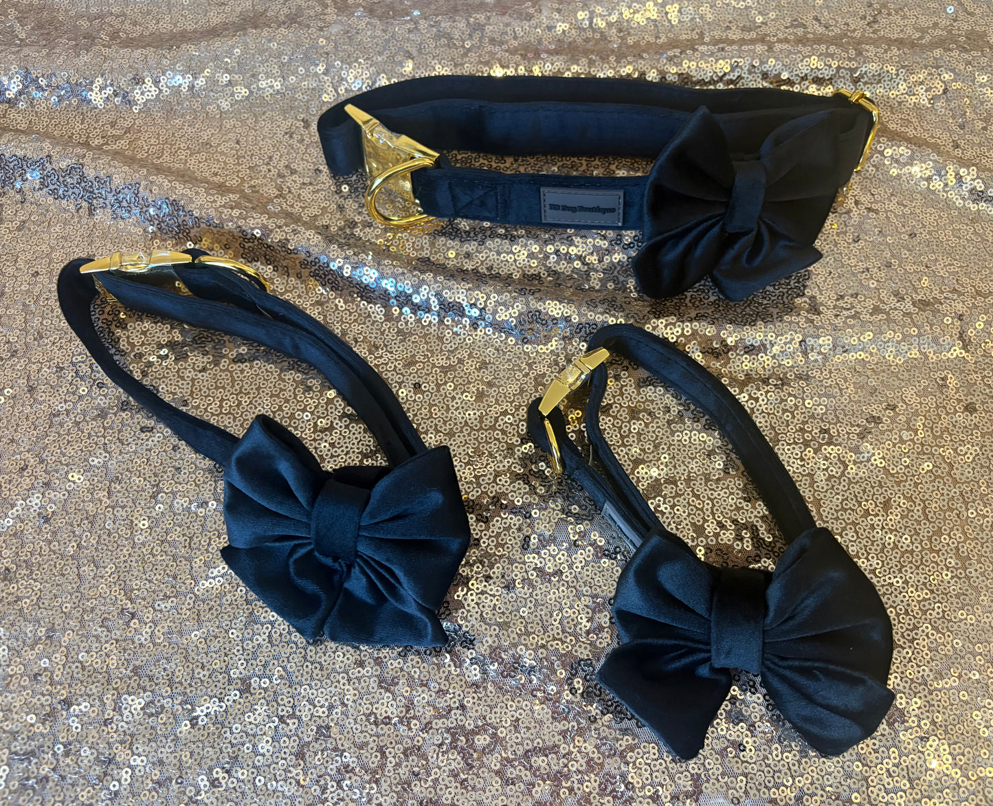 BB signature colllection black velvet collar with bow